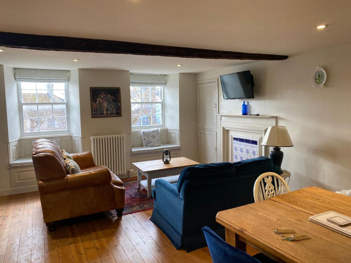 Monmouth House Apartments, Lyme Regis Old Town, Dog Friendly, Parking Exterior photo
